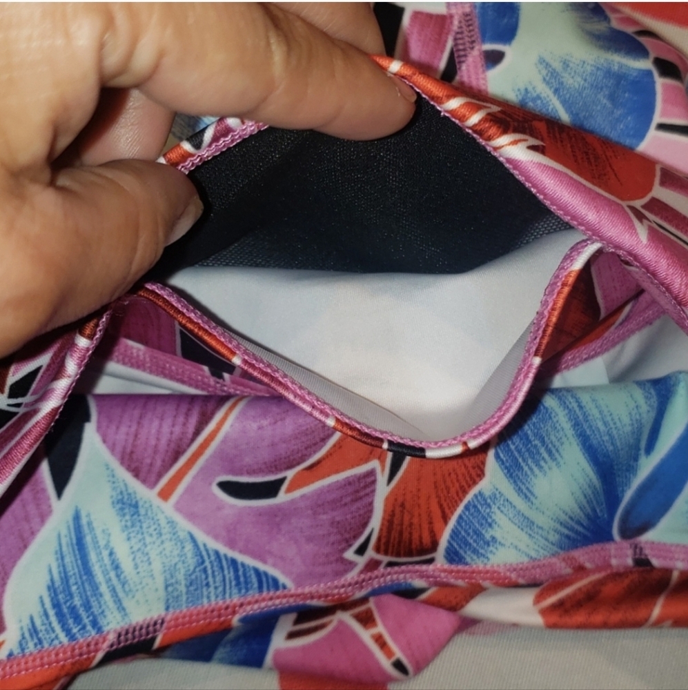 Nike Red and Pink Artistic Leggings - Picture 5 of 11